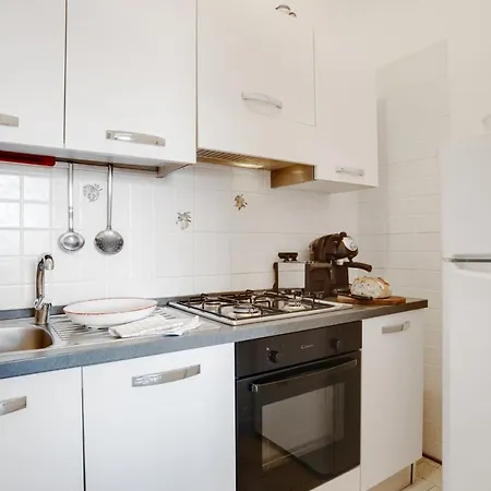 Apt With Balcony & Lake View! Bellano